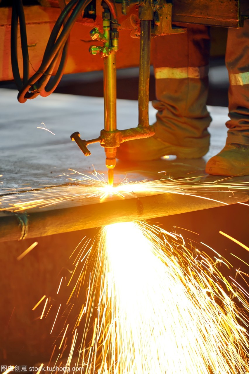 金屬的變奏曲 從銹蝕到光輝的產(chǎn)業(yè)交響